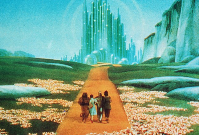 Editorial use only. No book cover usage. Mandatory Credit: Photo by Mgm/Kobal/REX/Shutterstock (5886294ck) The Wizard Of Oz (1939) The Wizard Of Oz - 1939 Director: Victor Fleming MGM USA Scene Still Musical Le Magicien d'Oz